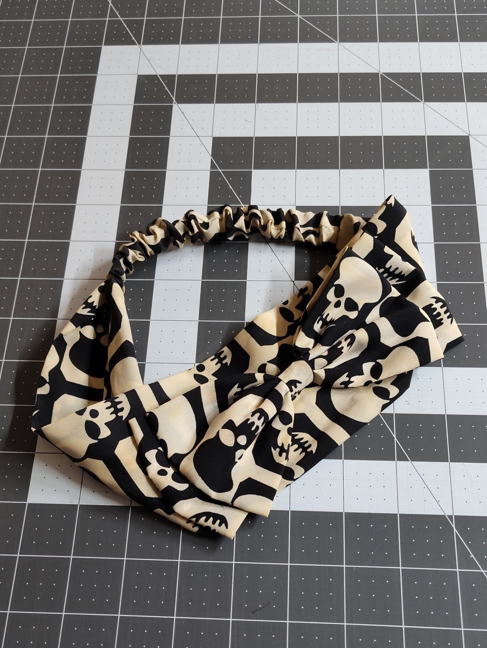 Ladies Skull Print Headband in Cream and Black